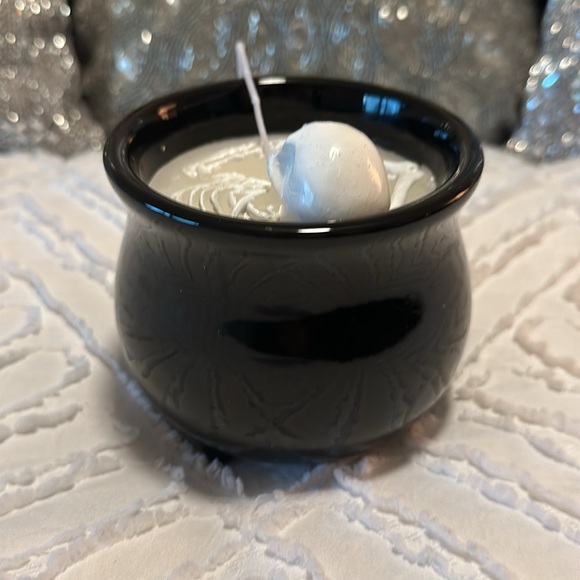 NWT Martha Stewart Halloween 2024 cauldron and skeleton candle VHTF - Picture 3 of 3